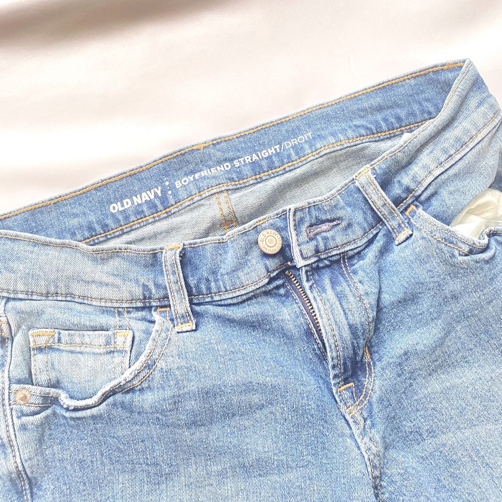 Old Navy Boyfriend Straight Ripped Jean, Size 2 Regular